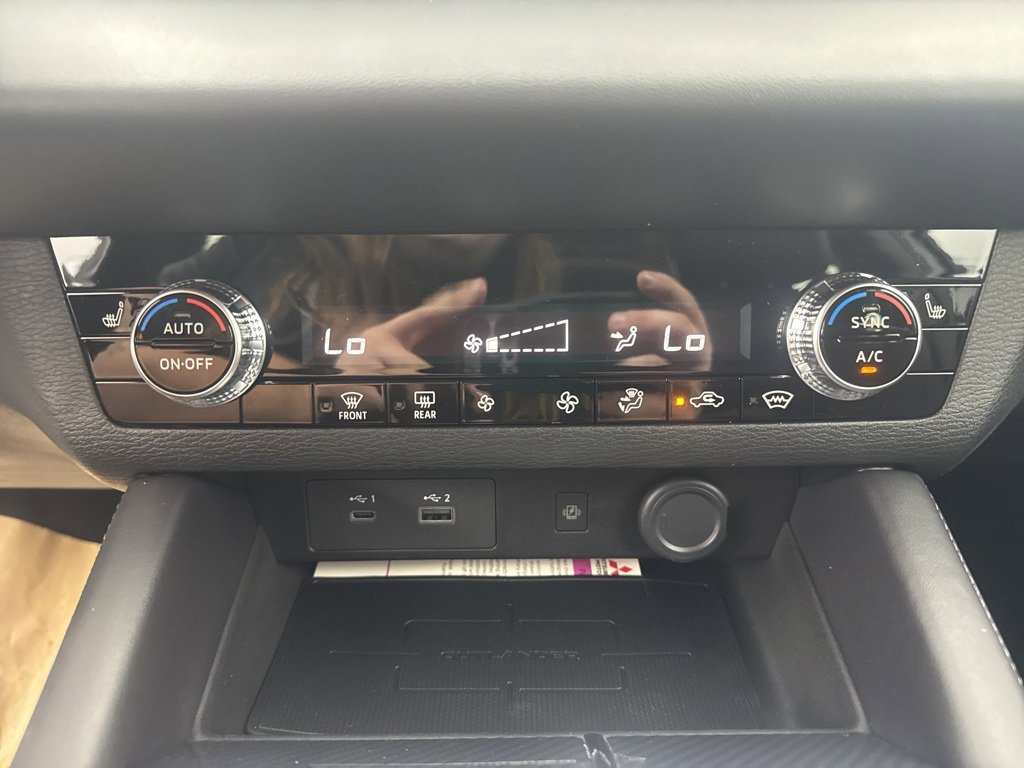 New 2025 Mitsubishi Outlander SE image 24