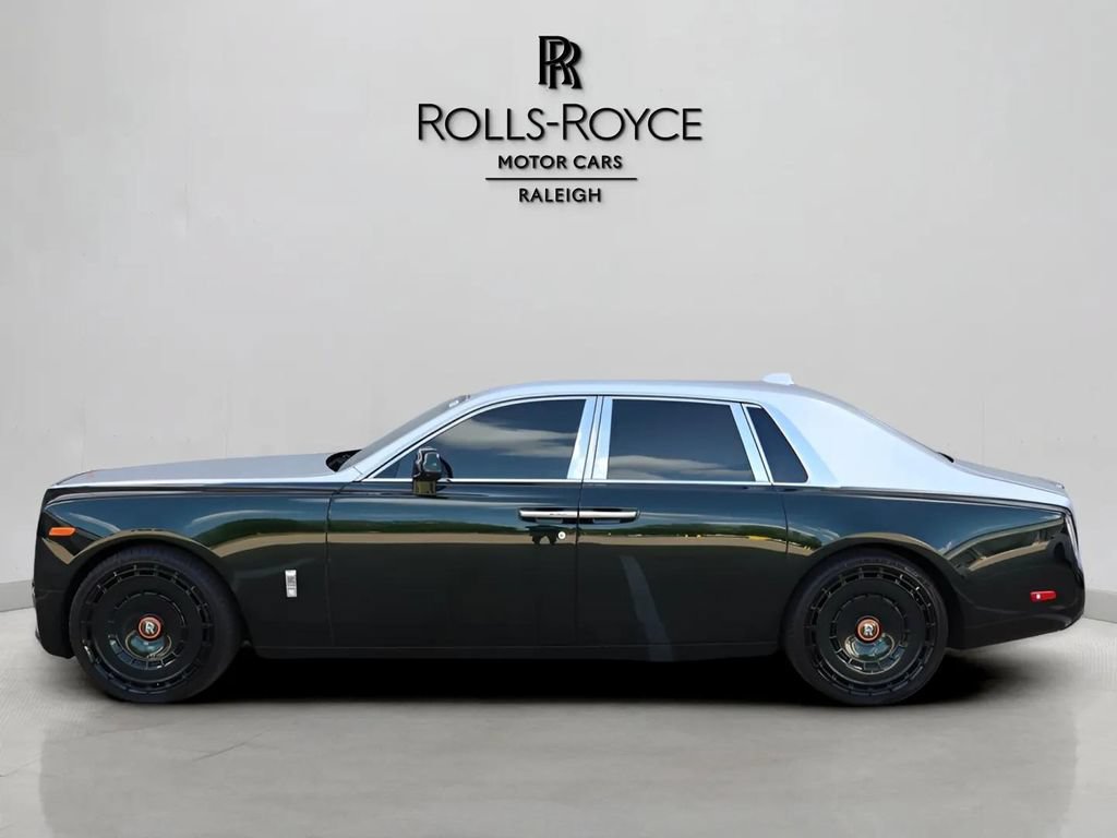 Used 2023 Rolls-Royce Phantom Sedan w/ Leather Finishing Pack RWD image 4