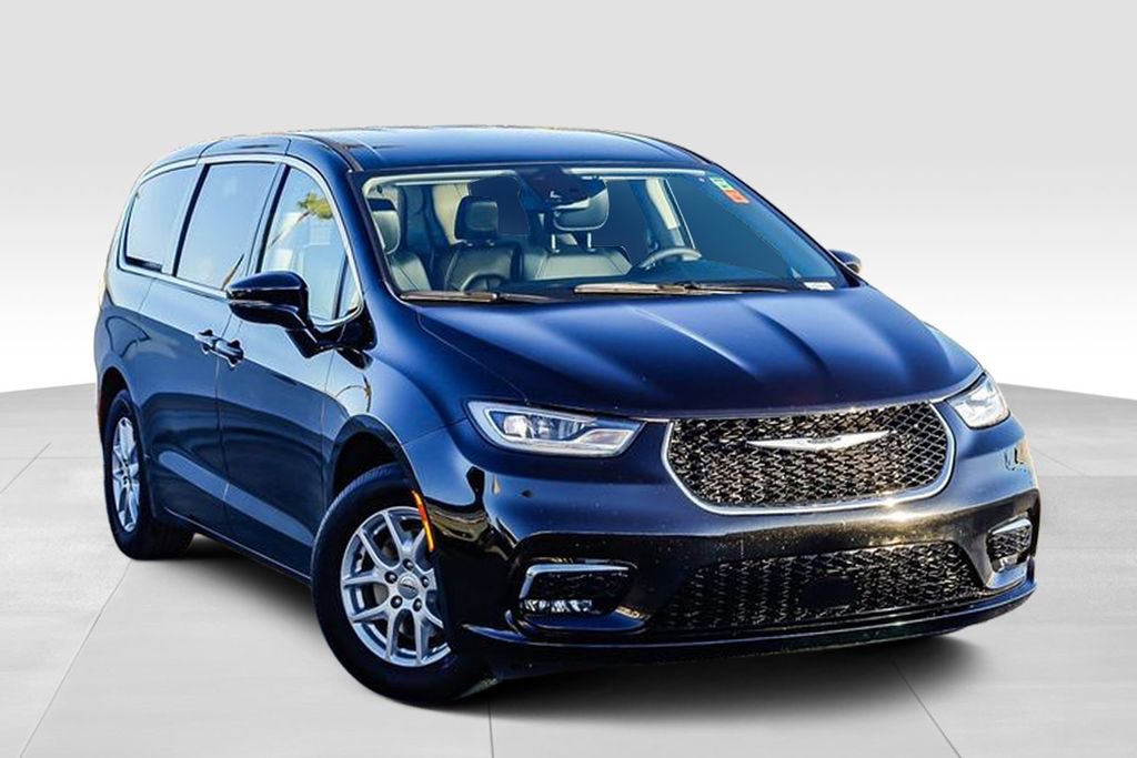 Certified 2024 Chrysler Pacifica Touring-L image 2