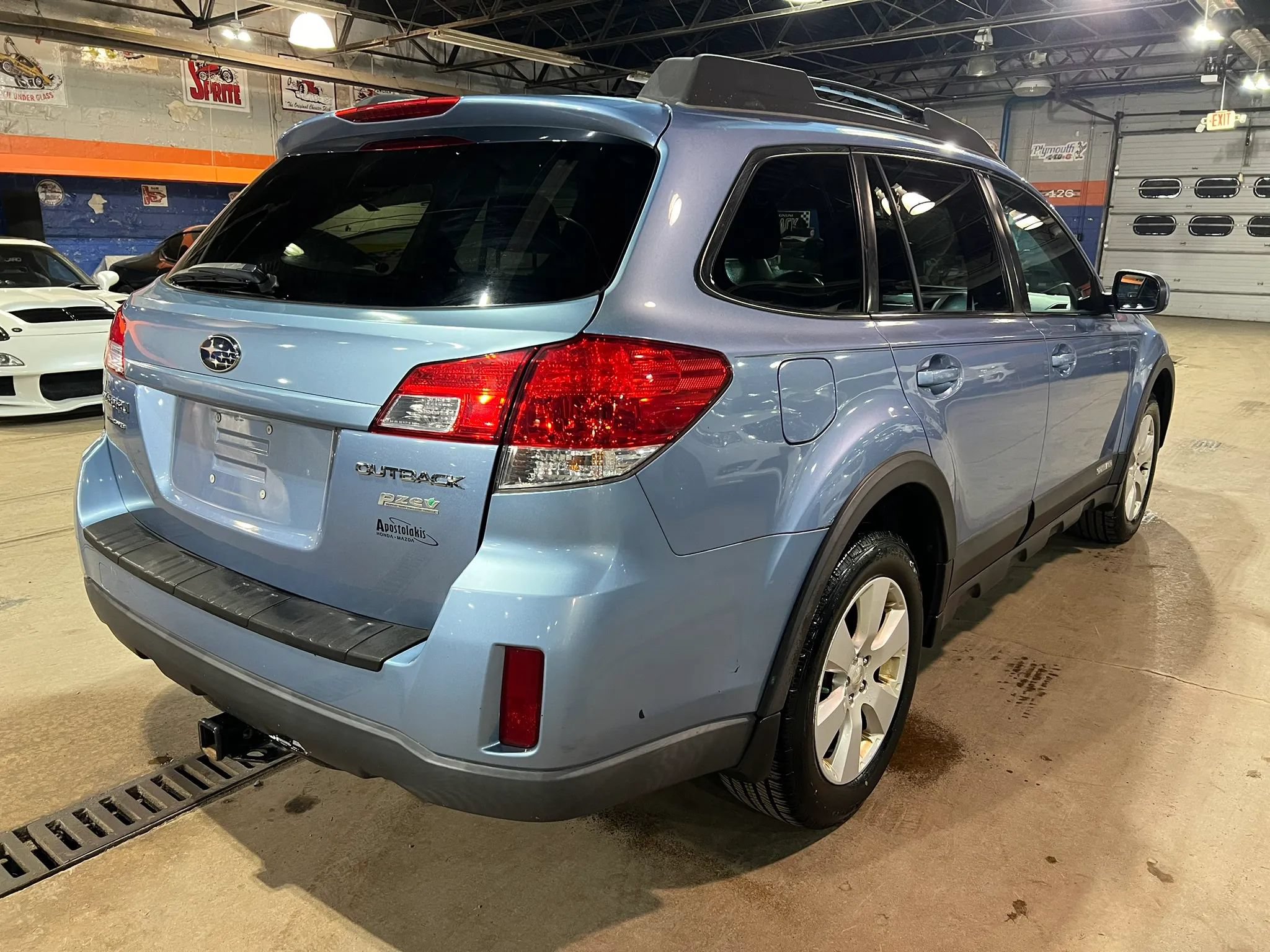 Used 2011 Subaru Outback 2.5i Premium AWD/4WD image 5