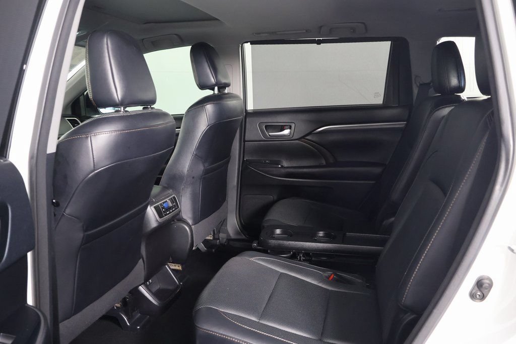 Used 2017 Toyota Highlander Limited w/ Carpet Mat Package AWD/4WD image 11