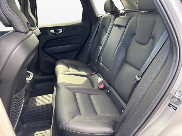 Used 2022 Volvo XC60 B5 Momentum w/ Advanced Package image 13