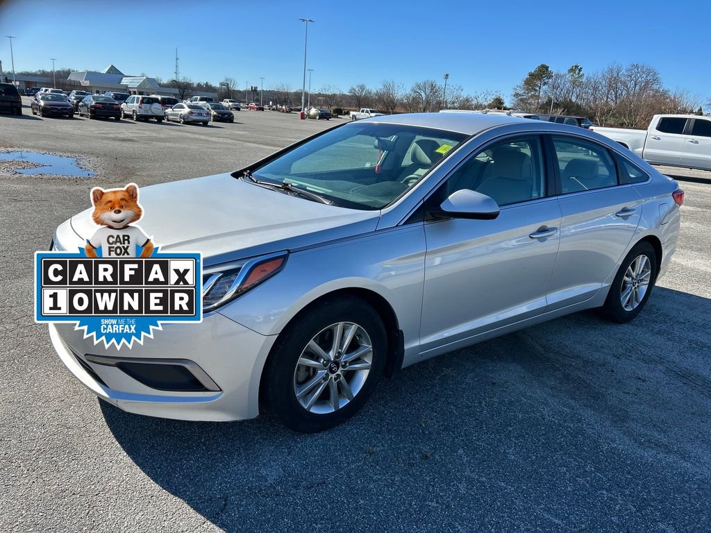Used 2017 Hyundai Sonata SE image 1