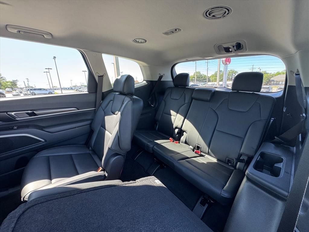 Used 2025 Kia Telluride S FWD image 13
