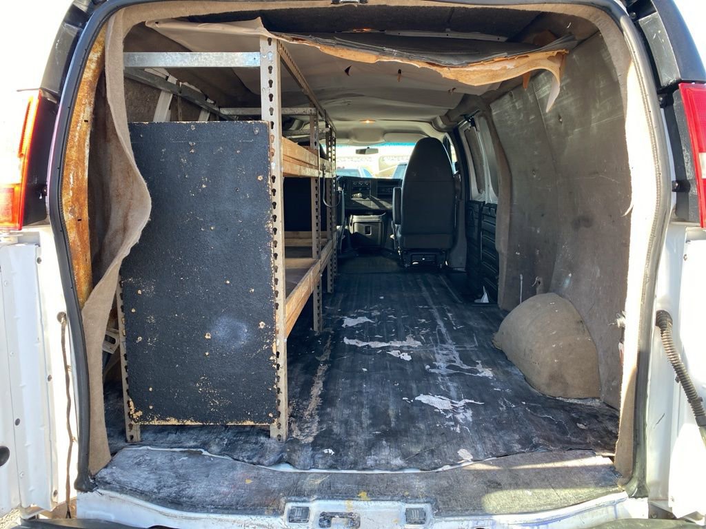 Used 2011 Chevrolet Express 2500 Extended image 12