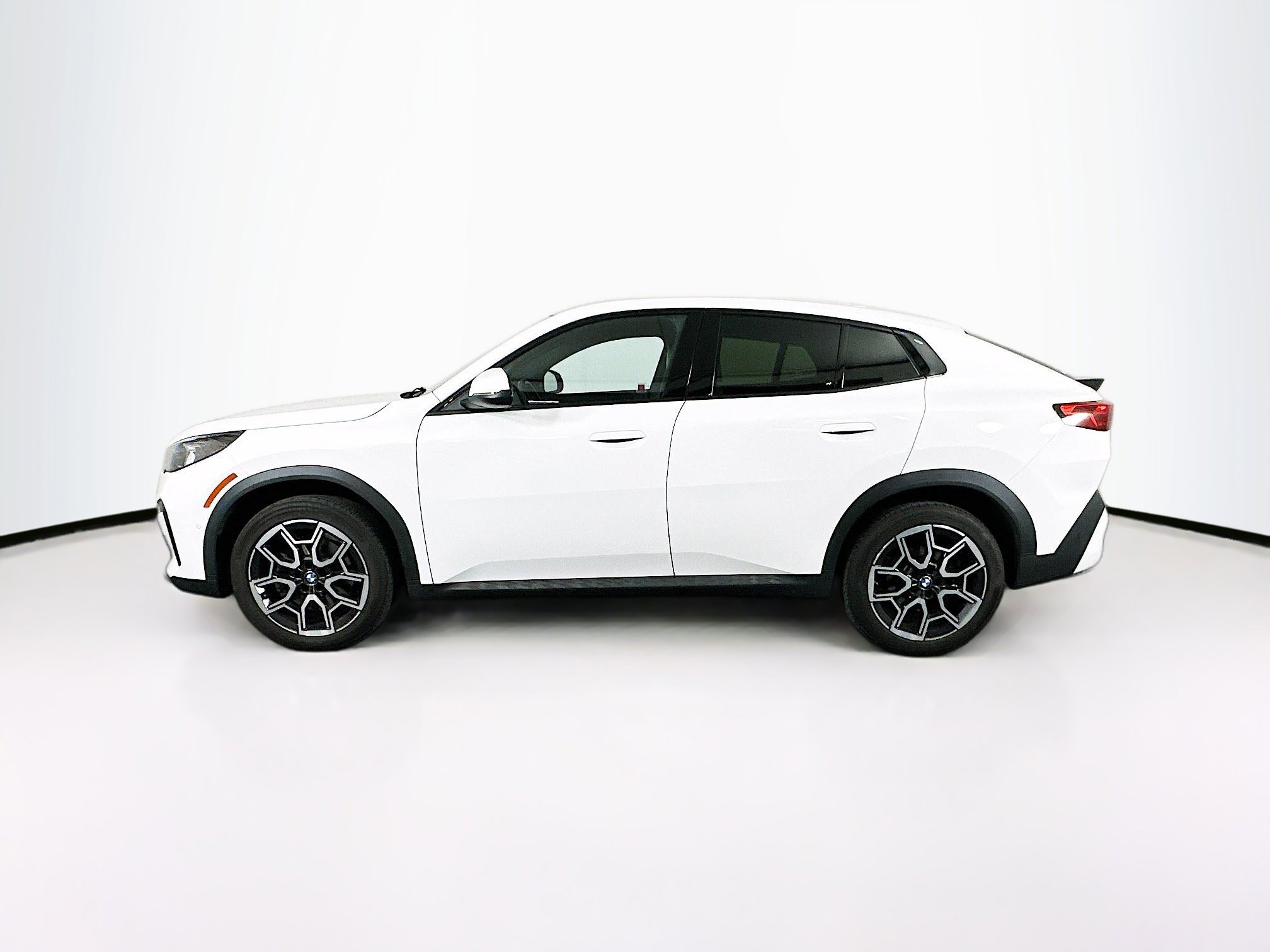 Used 2025 BMW X2 xDrive28i image 4