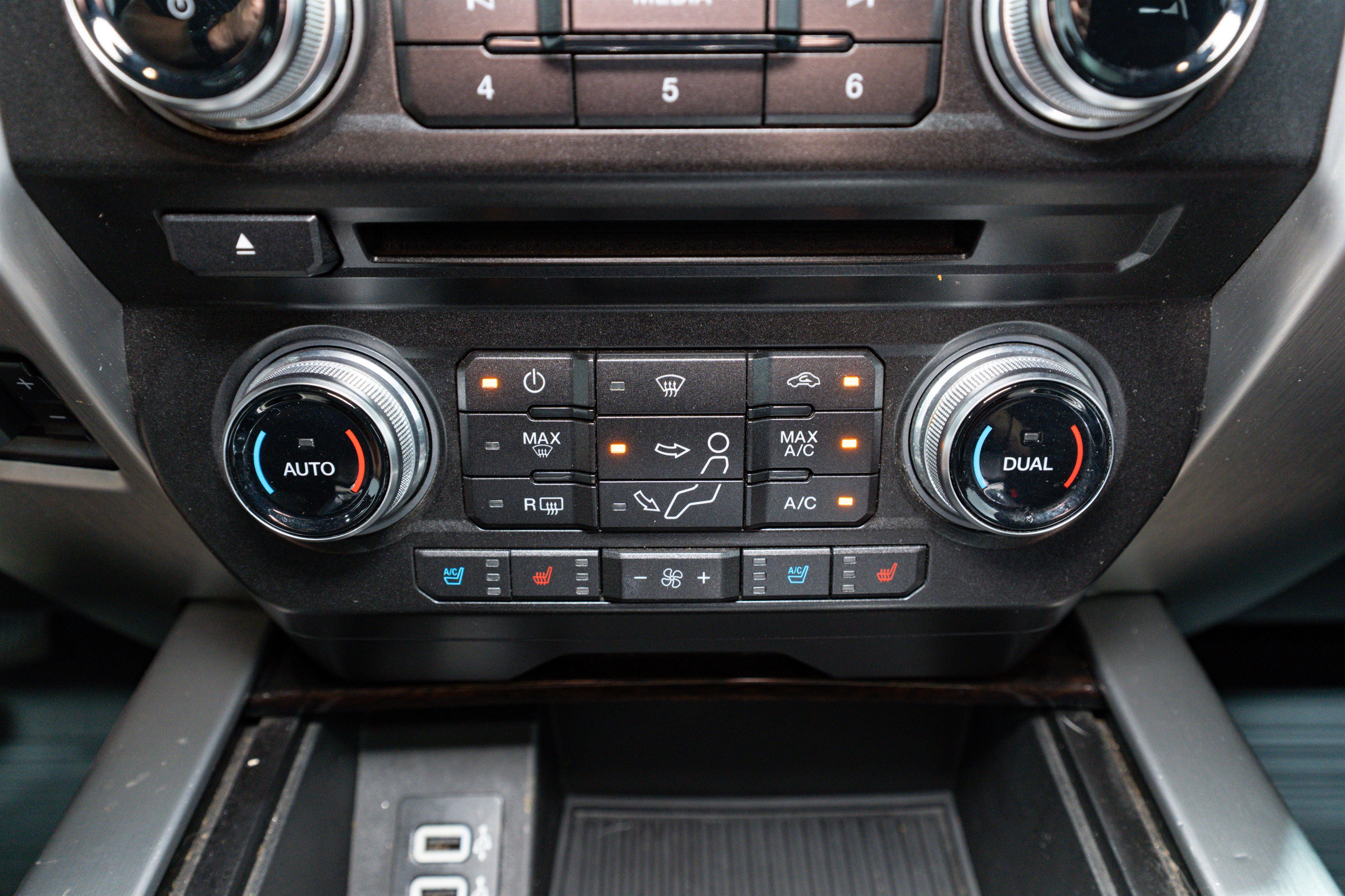 Used 2017 Ford F350 Platinum w/ Platinum Ultimate Package image 31