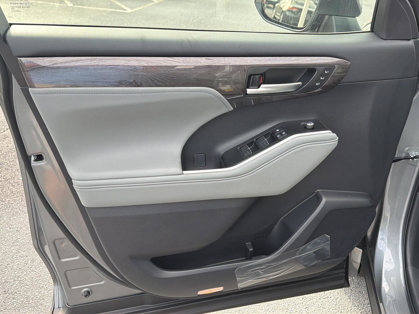 New 2026 Toyota Highlander Platinum AWD/4WD image 17