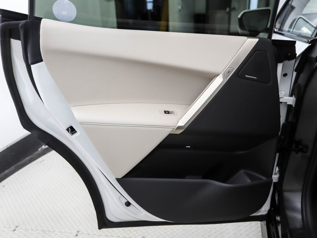 New 2026 BMW iX xDrive60 image 21