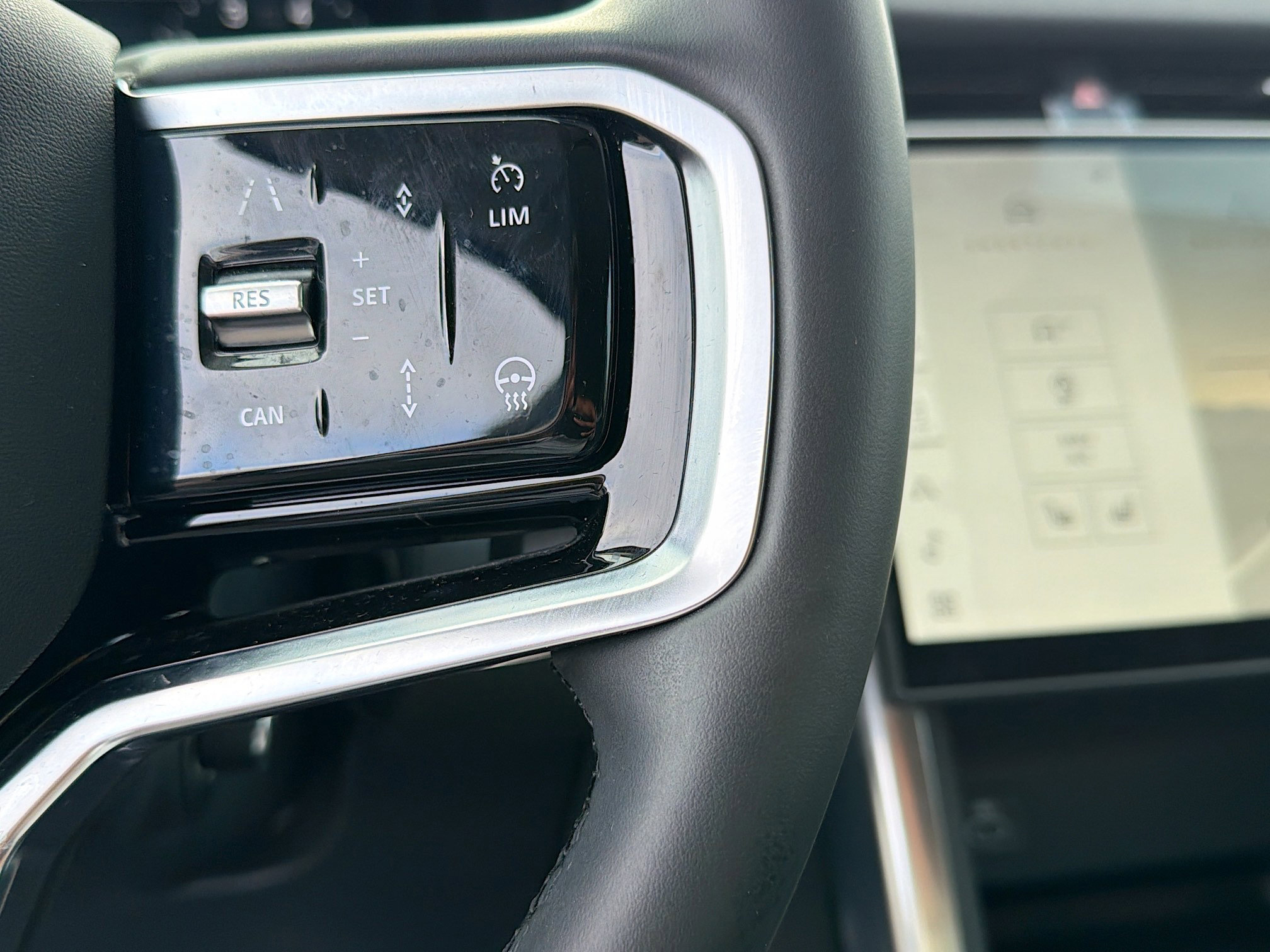 Used 2025 Land Rover Discovery Sport S image 37