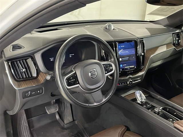 Used 2022 Volvo XC60 T8 Inscription w/ Advanced Package image 4
