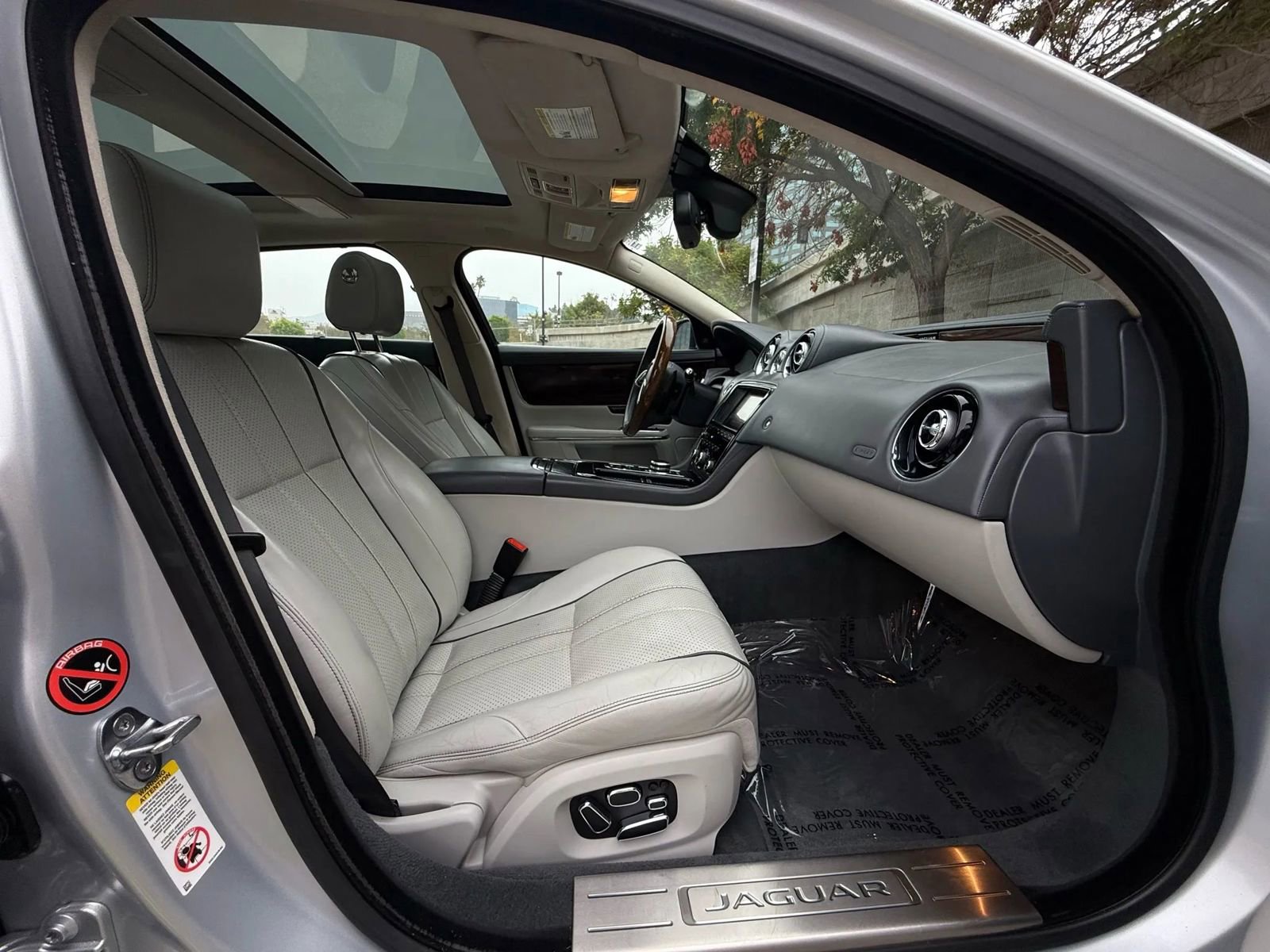 Used 2014 Jaguar XJ L Portfolio image 43