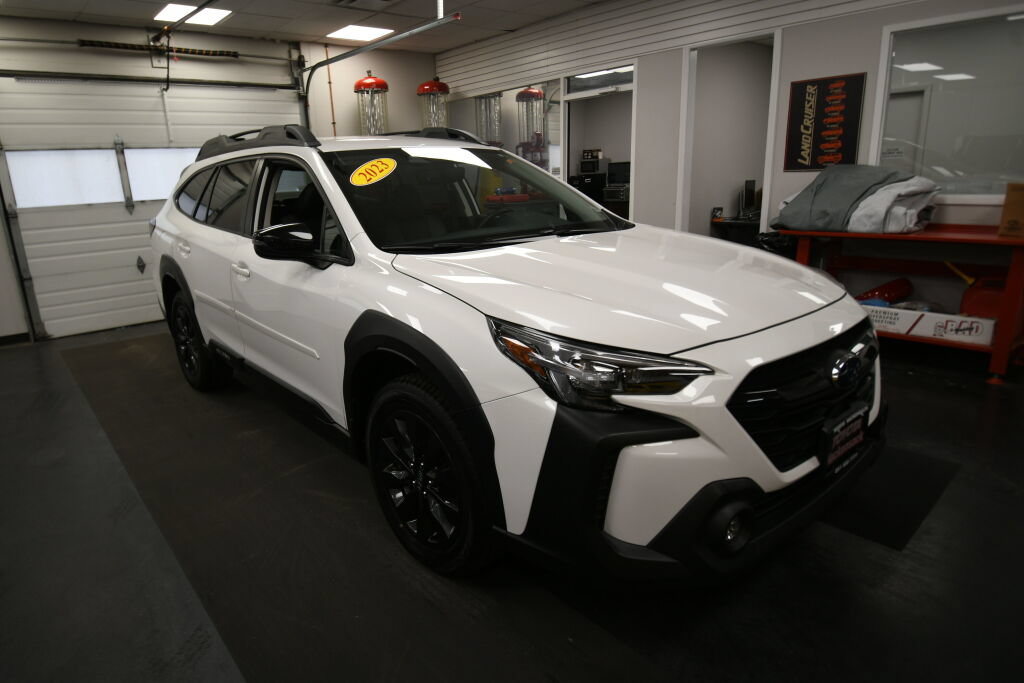 Used 2023 Subaru Outback Onyx Edition AWD/4WD image 2