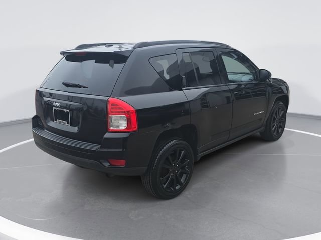 Used 2012 Jeep Compass Latitude w/ Altitude Pkg image 3