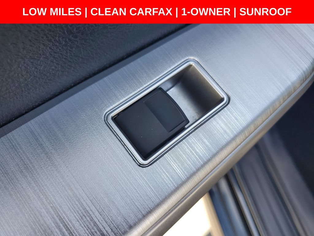 Used 2013 Toyota Camry SE w/ Leather Pkg FWD image 18