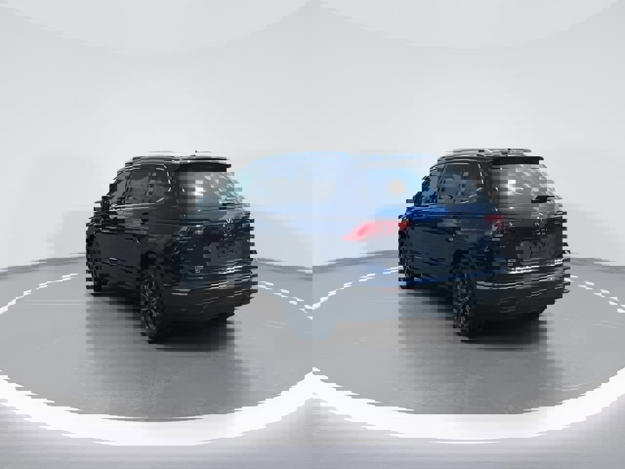 Used 2023 Volkswagen Tiguan SE image 5