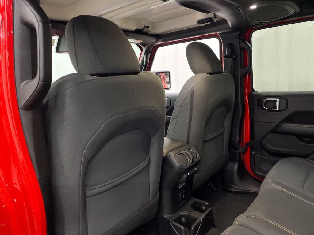 Used 2025 Jeep Wrangler Unlimited Sahara AWD/4WD image 15