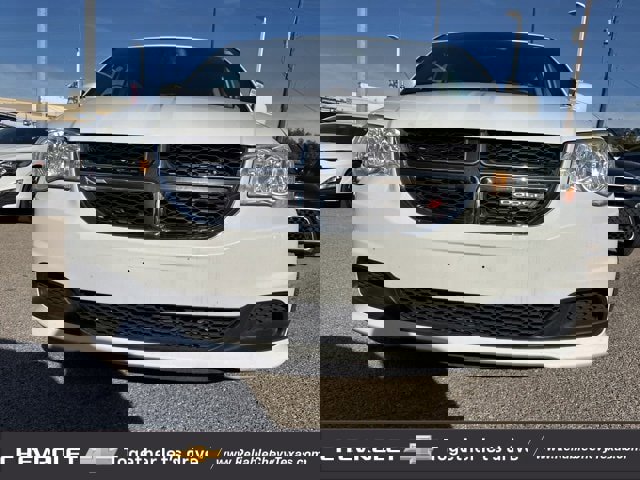 Used 2016 Dodge Grand Caravan SE image 2