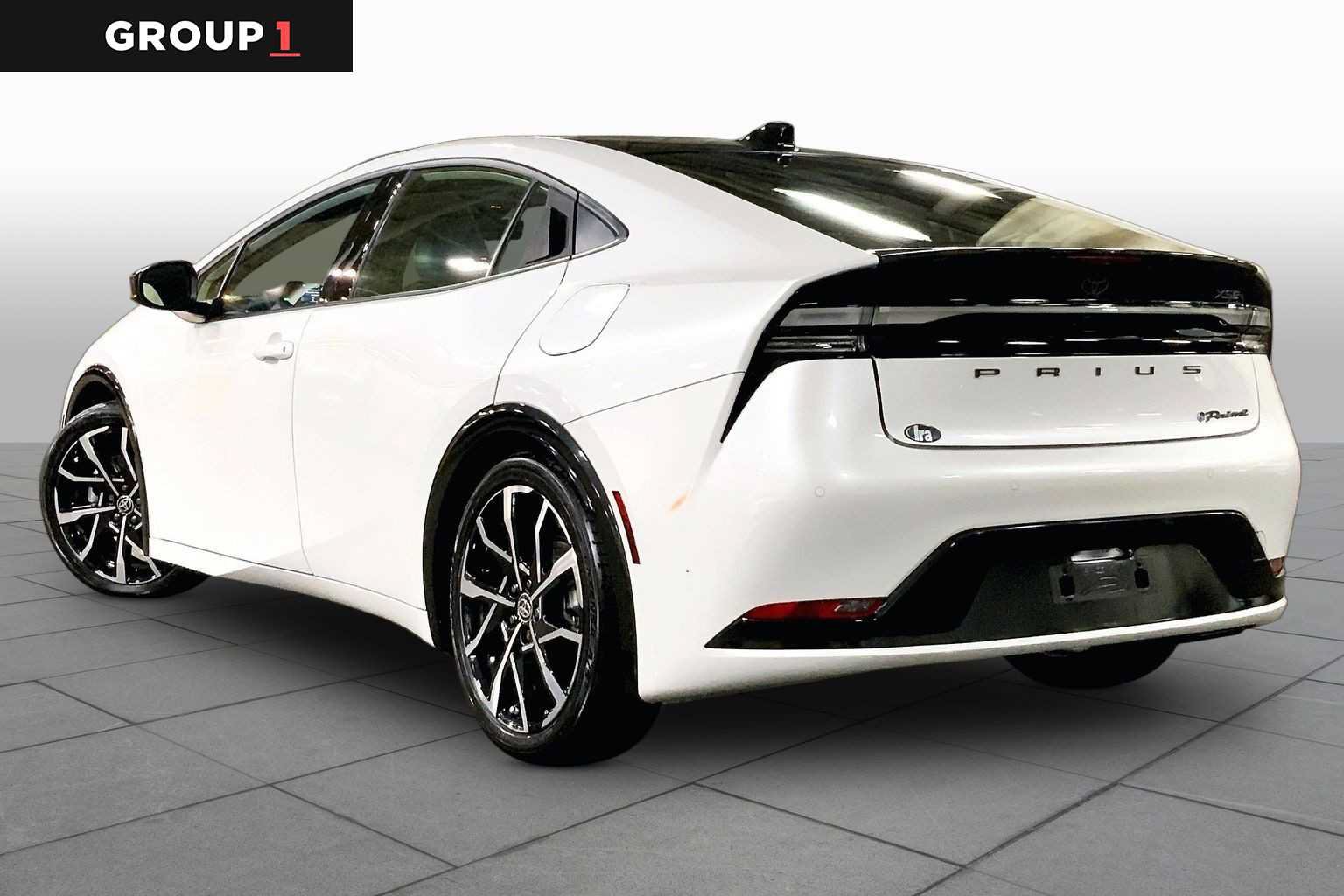 Used 2024 Toyota Prius Prime Premium FWD image 12