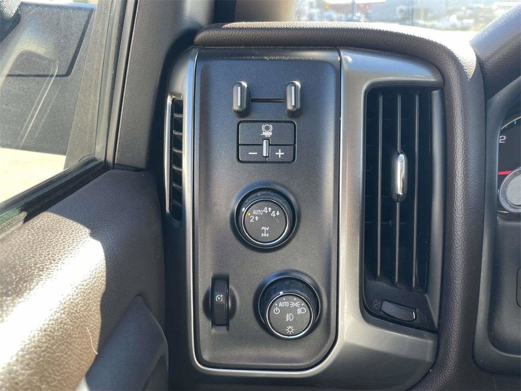 Used 2018 Chevrolet Silverado 1500 LT w/ All Star Edition image 27