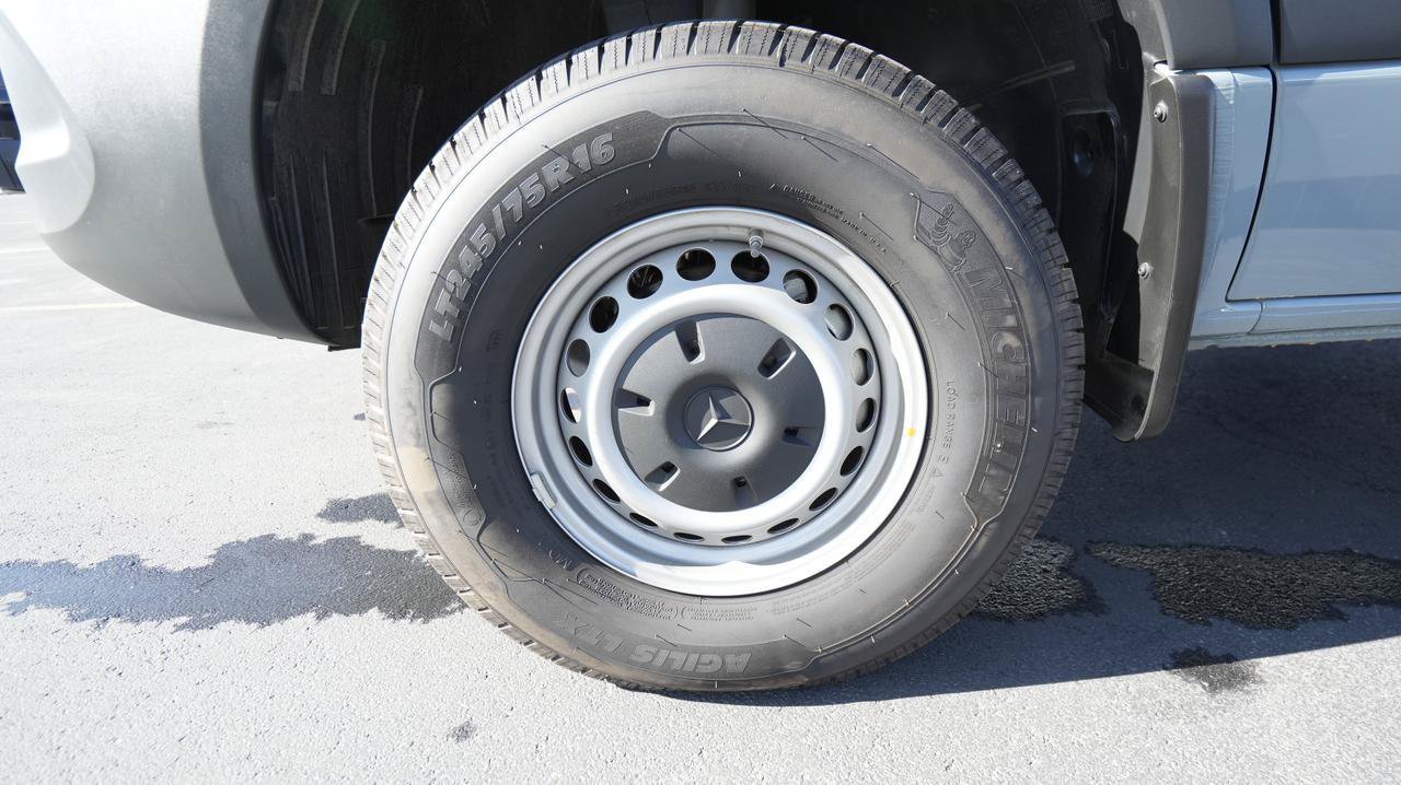 Used 2022 Mercedes-Benz Sprinter 2500 image 47