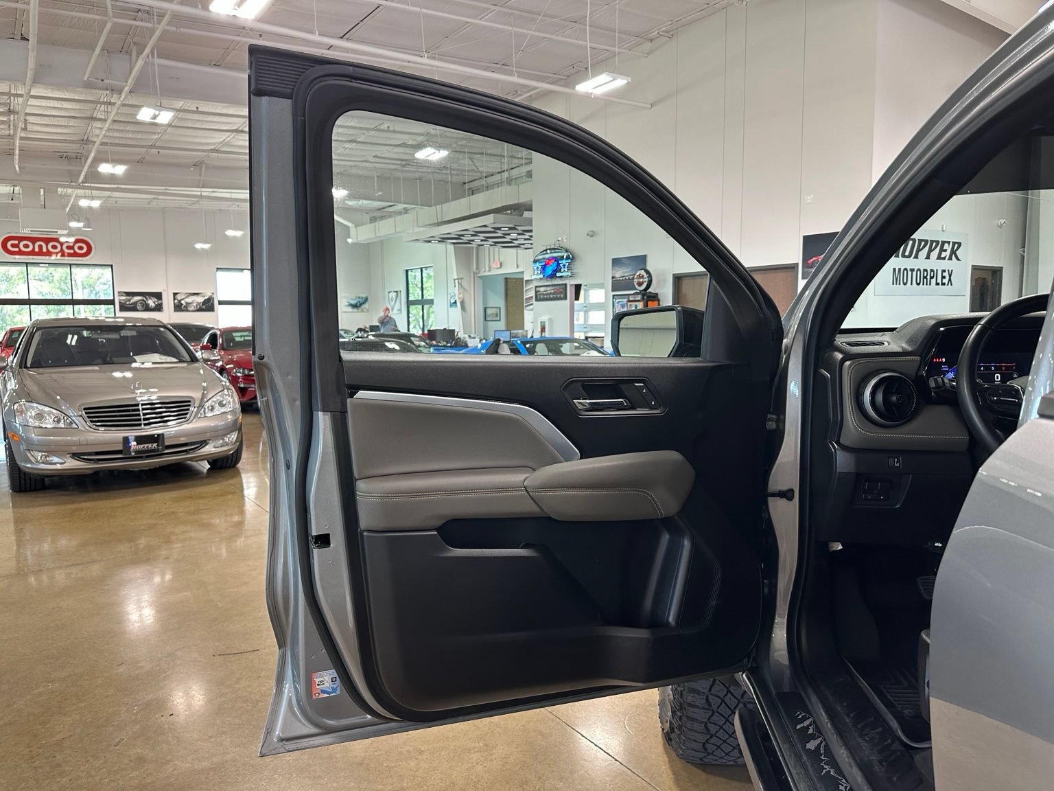 Used 2024 Chevrolet Colorado ZR2 w/ Technology Package AWD/4WD image 11