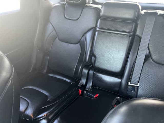 Used 2019 Jeep Cherokee Overland w/ Technology Group AWD/4WD image 40
