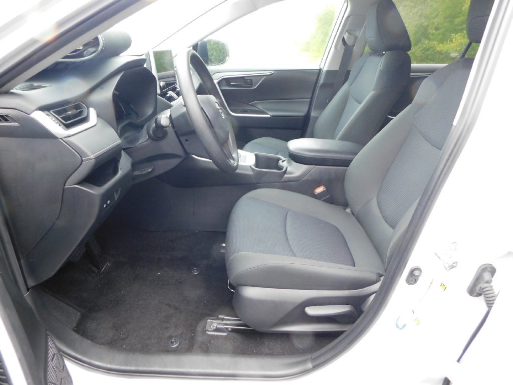 Used 2024 Toyota RAV4 LE AWD/4WD image 12