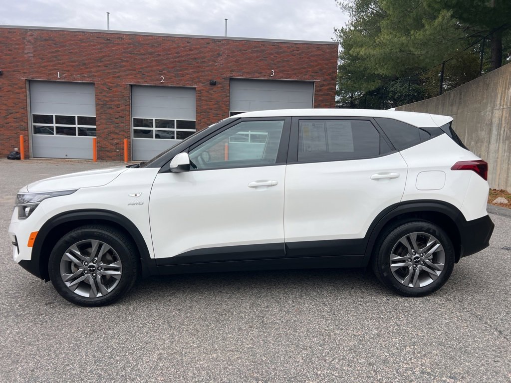 Used 2023 Kia Seltos LX image 2