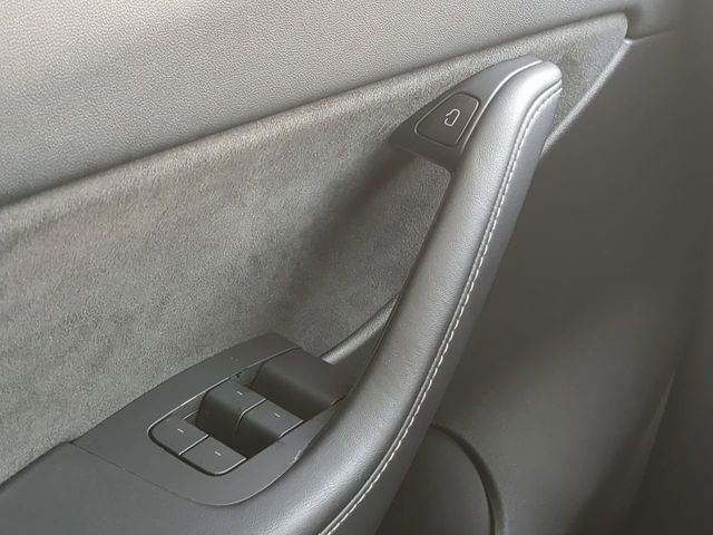 Used 2022 Tesla Model Y Long Range image 25