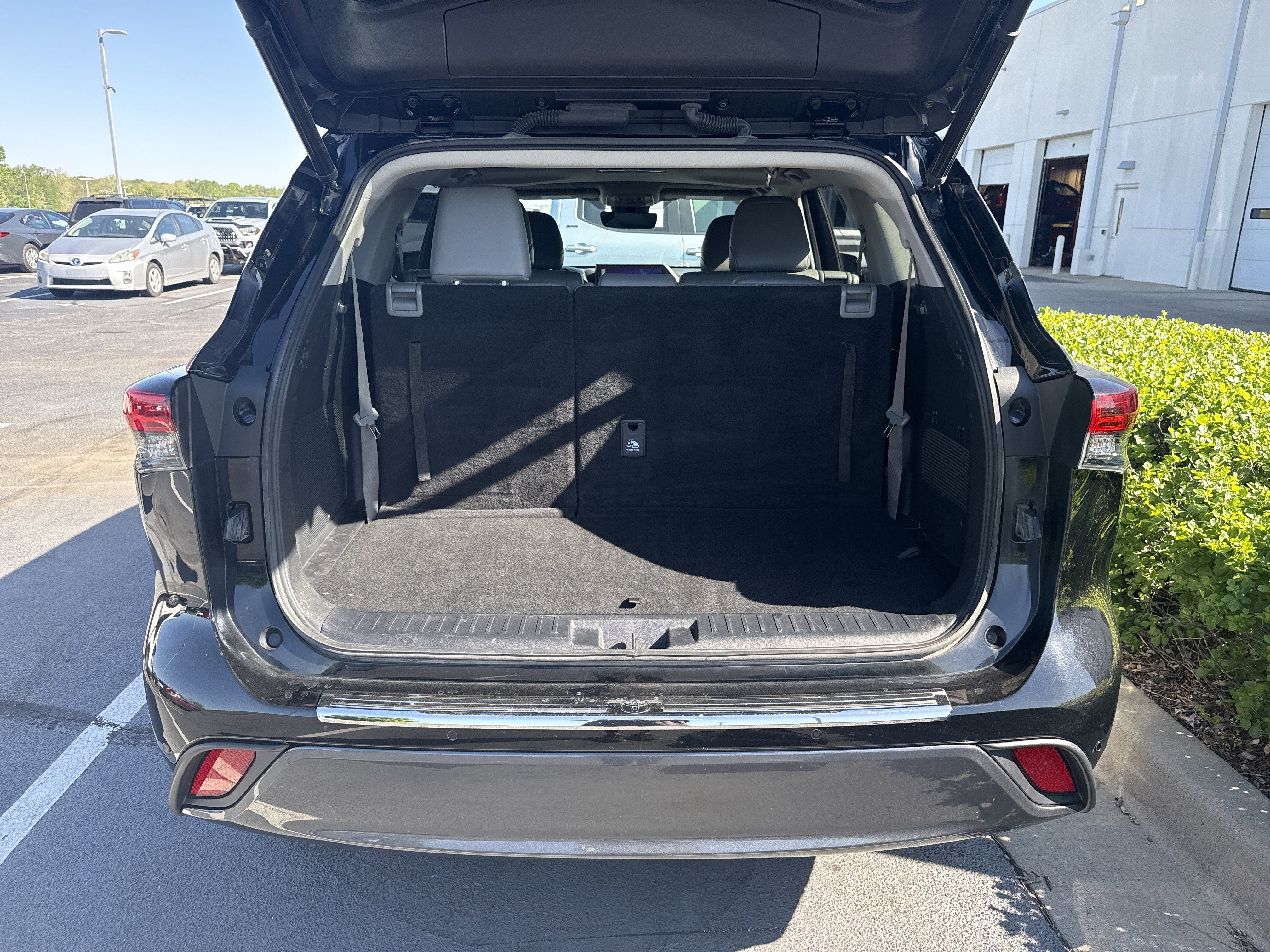 Used 2023 Toyota Highlander Limited AWD/4WD image 30