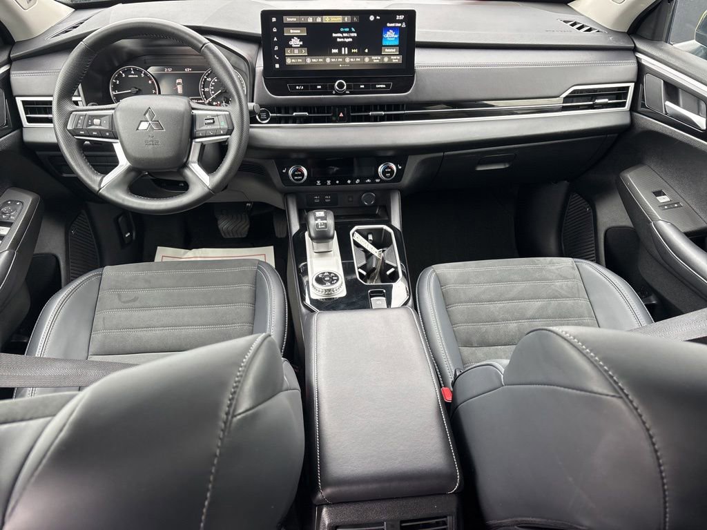 Used 2025 Mitsubishi Outlander SE AWD/4WD image 17