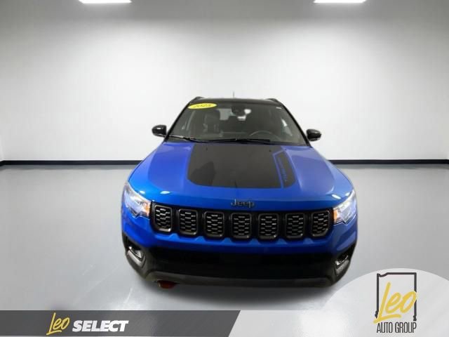 Used 2025 Jeep Compass Trailhawk image 6