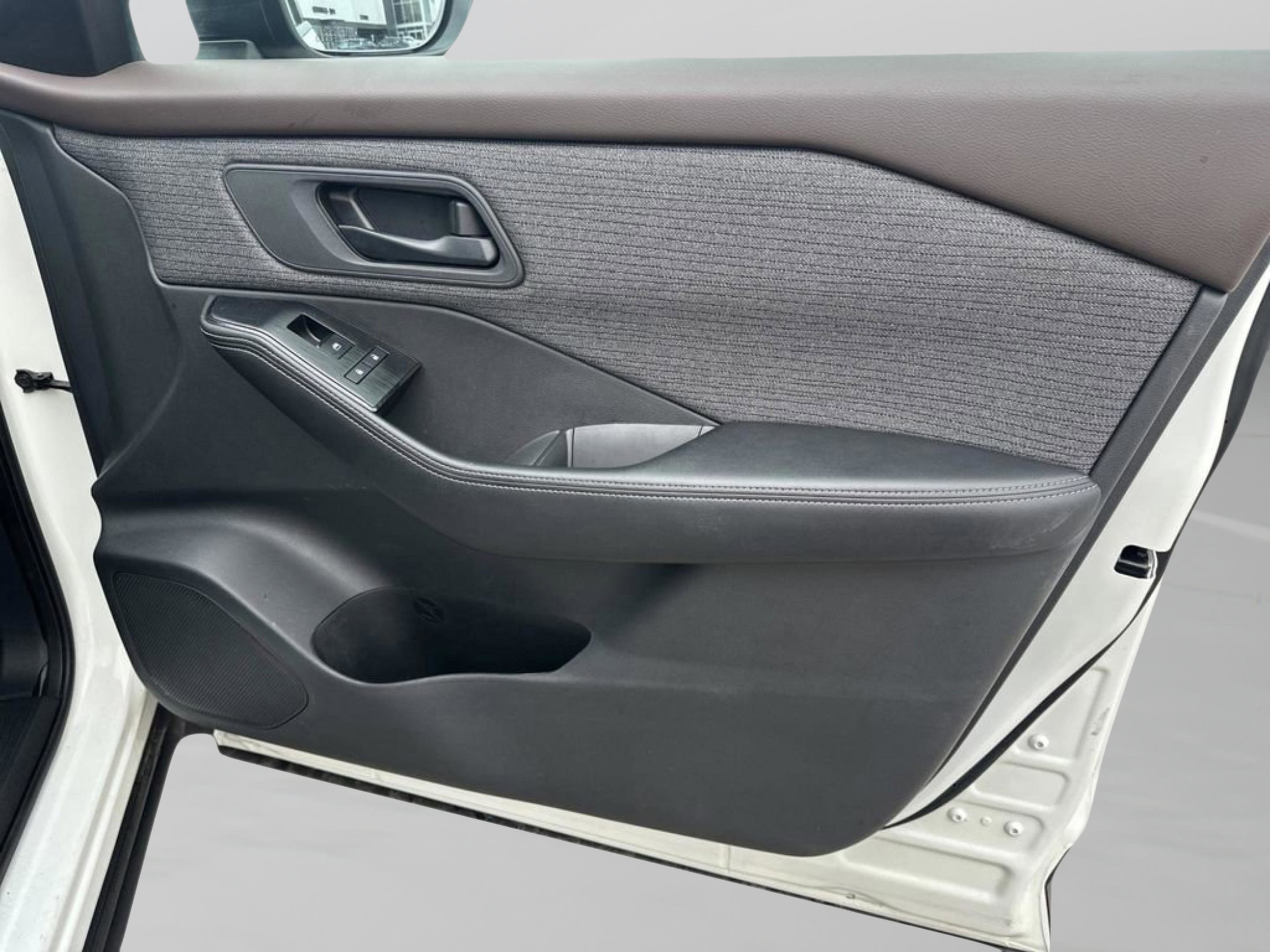 Used 2021 Nissan Rogue S image 21