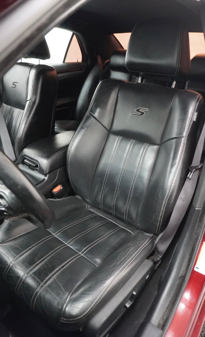 Used 2019 Chrysler 300 S RWD image 4