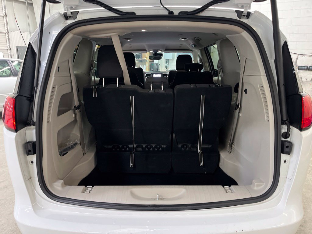 Used 2023 Chrysler Voyager LX FWD image 27