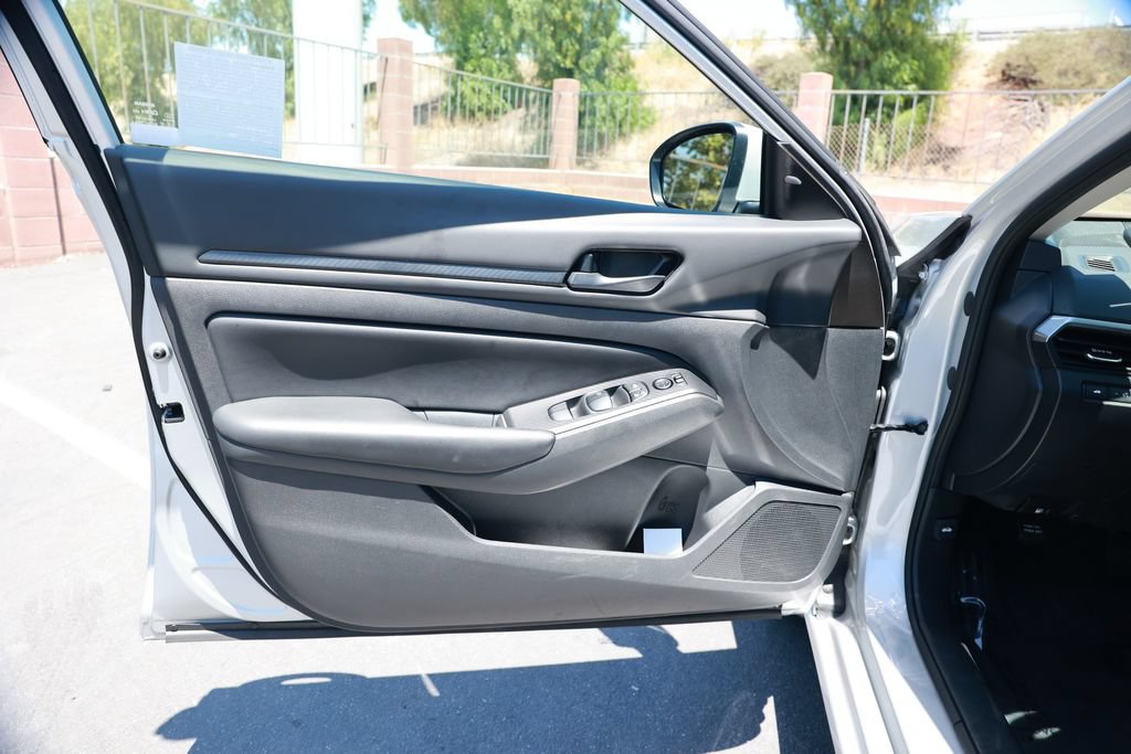 Used 2023 Nissan Altima 2.5 S FWD image 18