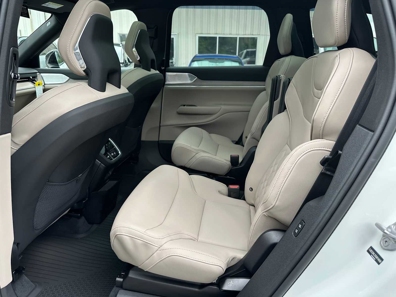 New 2025 Volvo EX90 Ultra image 15