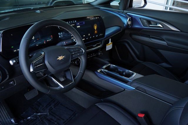 New 2025 Chevrolet Equinox EV LT image 24