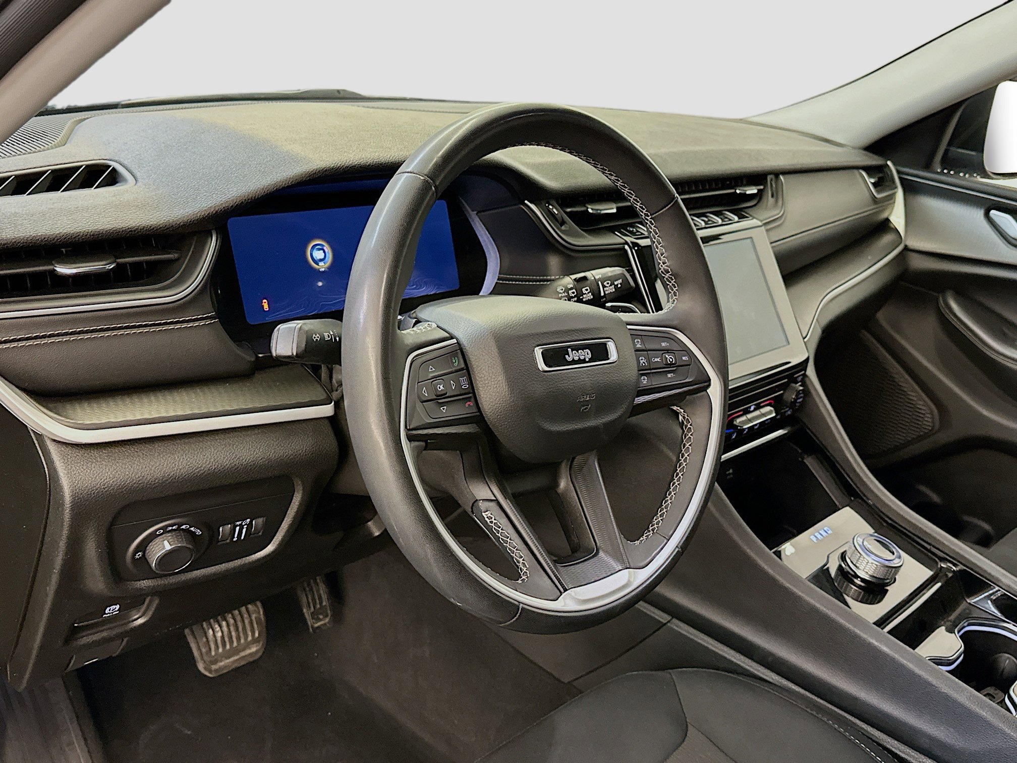 Used 2023 Jeep Grand Cherokee L Laredo image 18