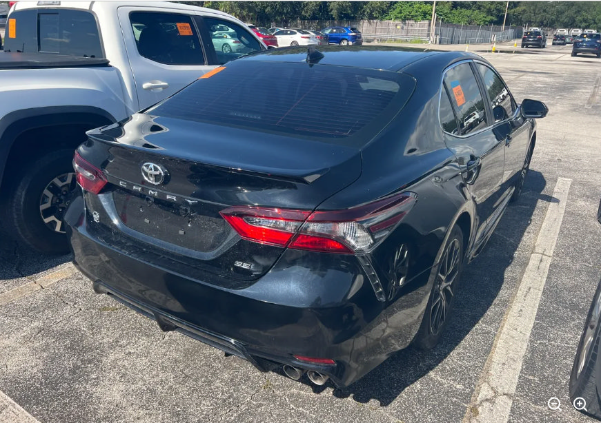 Used 2022 Toyota Camry SE FWD image 5