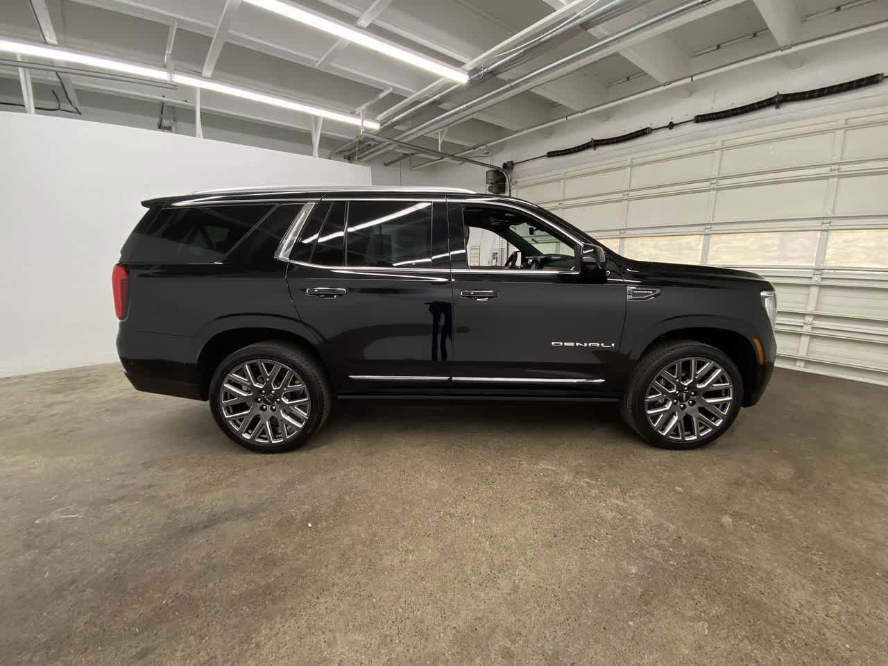 Used 2025 GMC Yukon Denali Ultimate w/ LPO, Floor Liner Package AWD/4WD image 7
