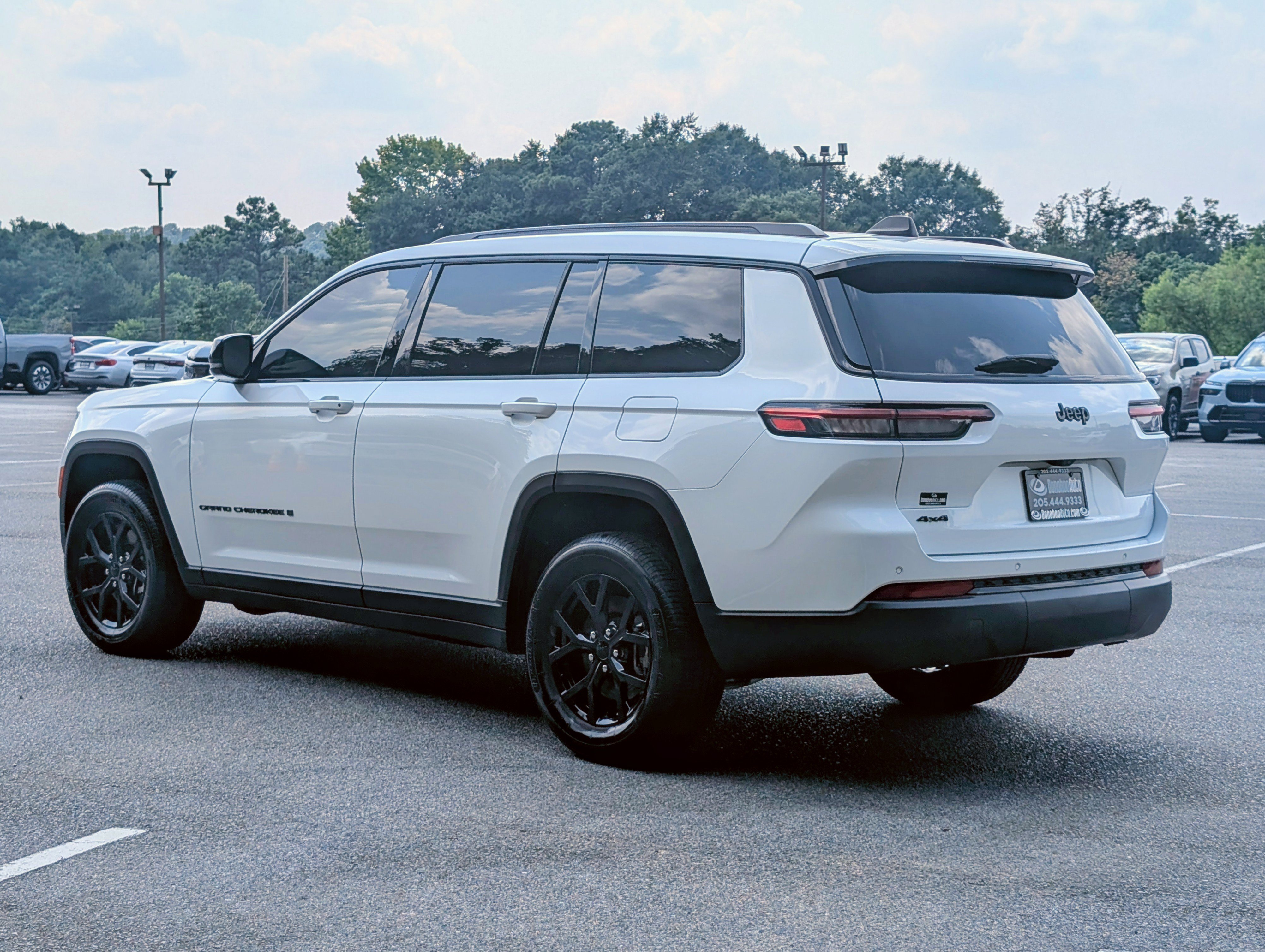 Used 2024 Jeep Grand Cherokee L Laredo AWD/4WD image 7