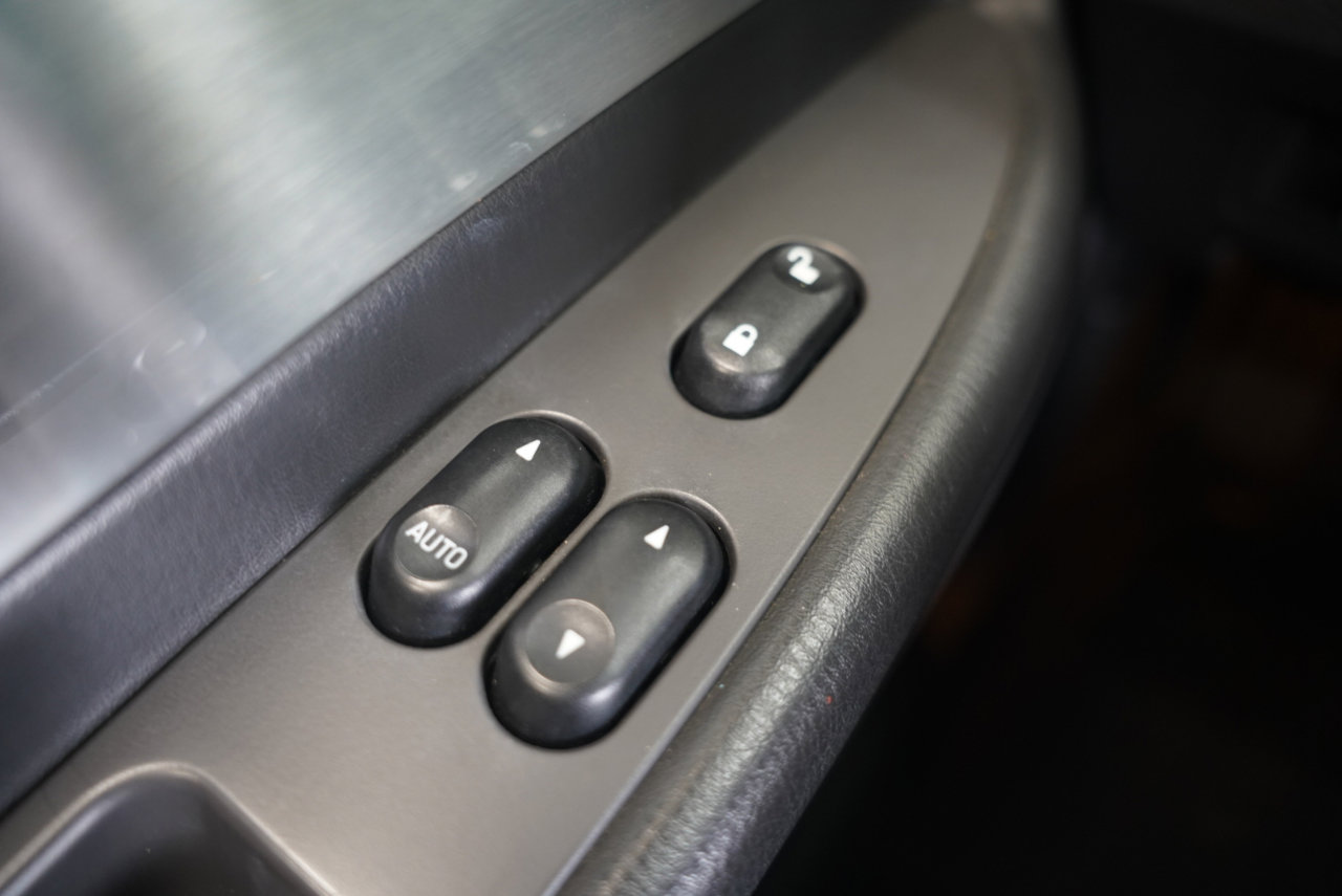 Used 2002 Ford Thunderbird image 23