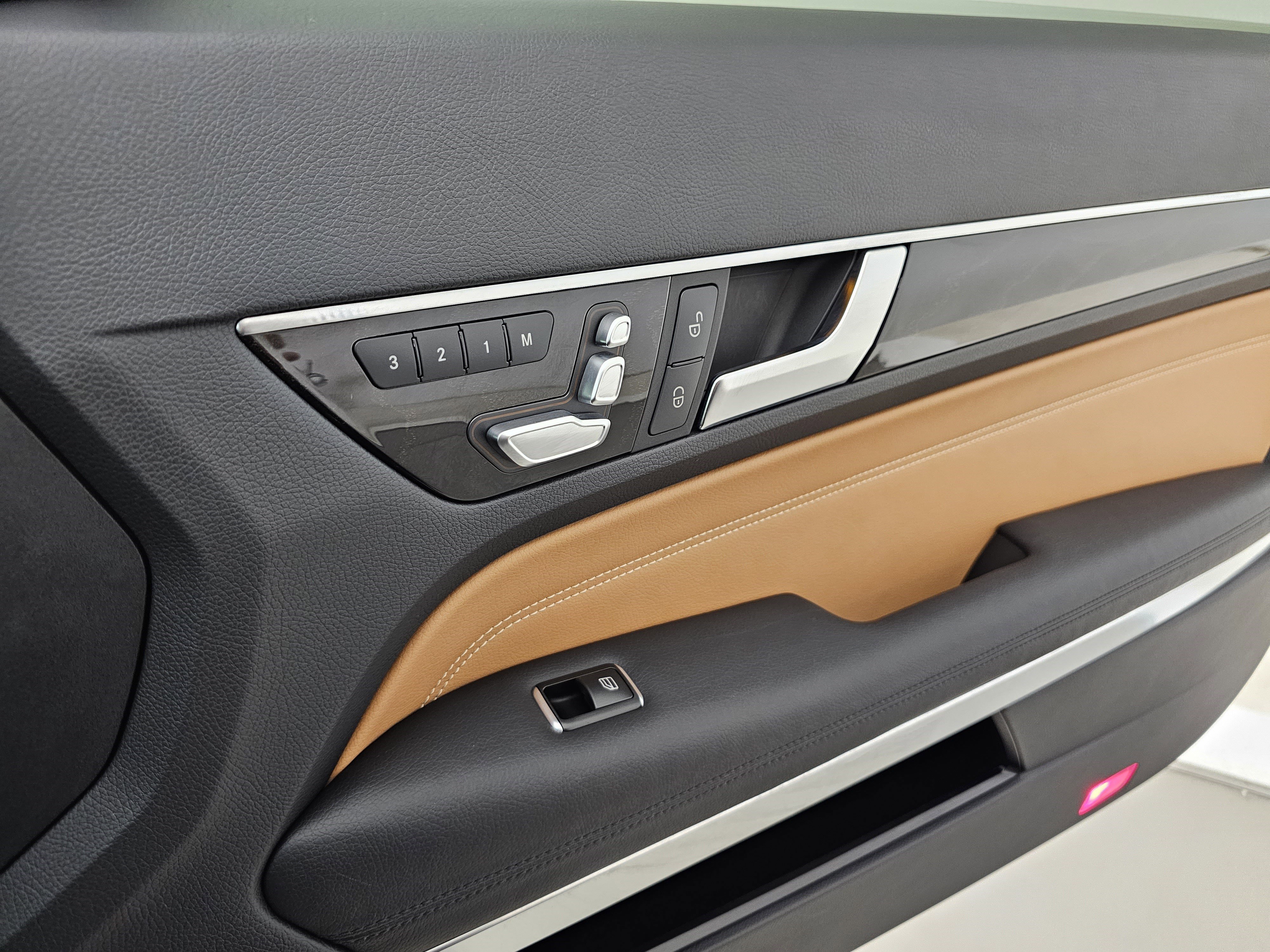 Used 2015 Mercedes-Benz E 400 4MATIC Coupe image 25