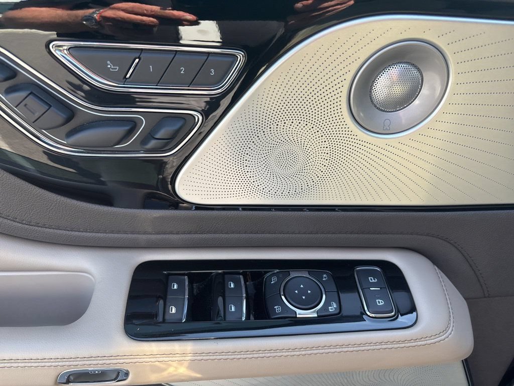 Used 2022 Lincoln Aviator Grand Touring w/ Equipment Group 301A AWD/4WD image 16