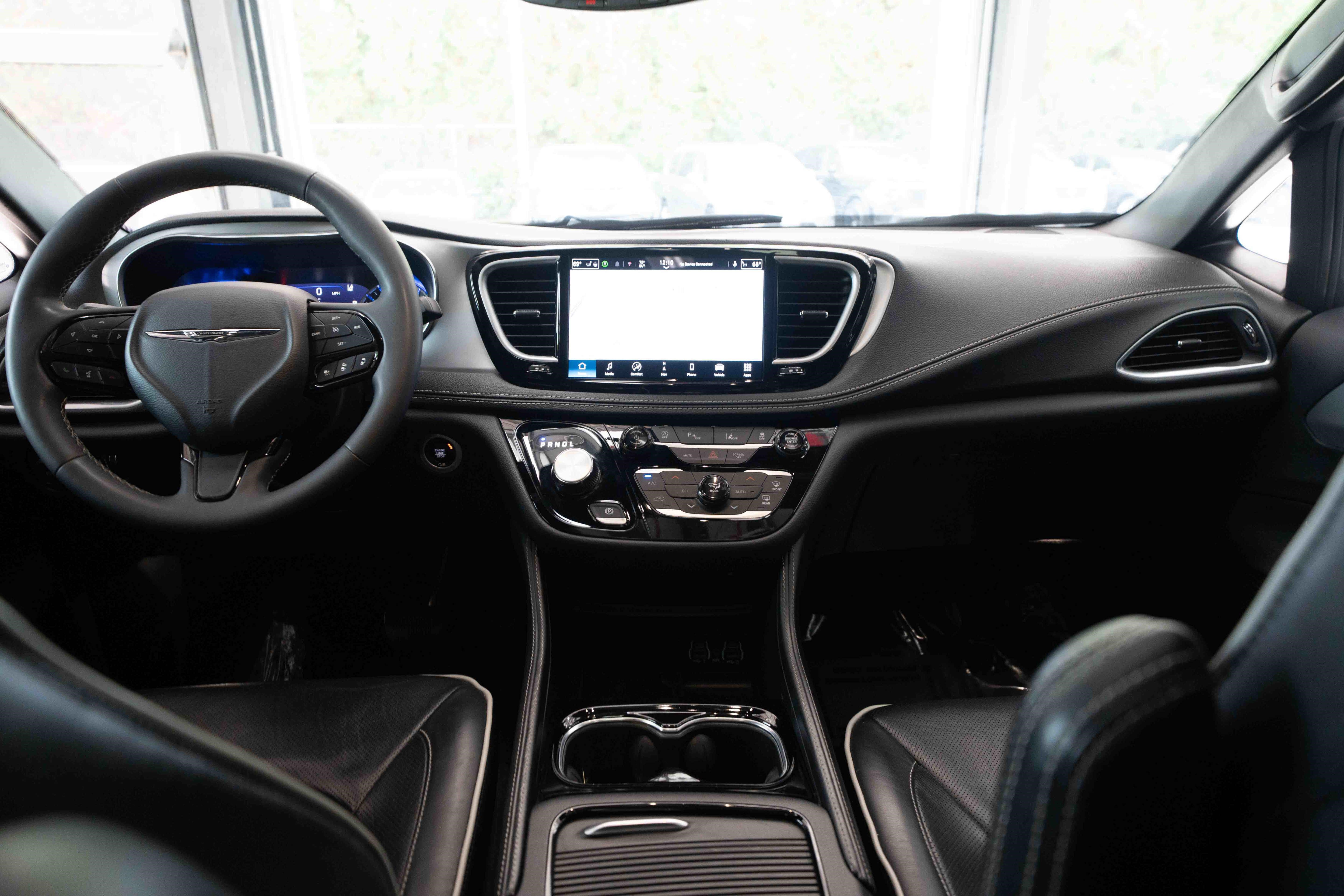 Used 2025 Chrysler Pacifica Limited FWD image 20