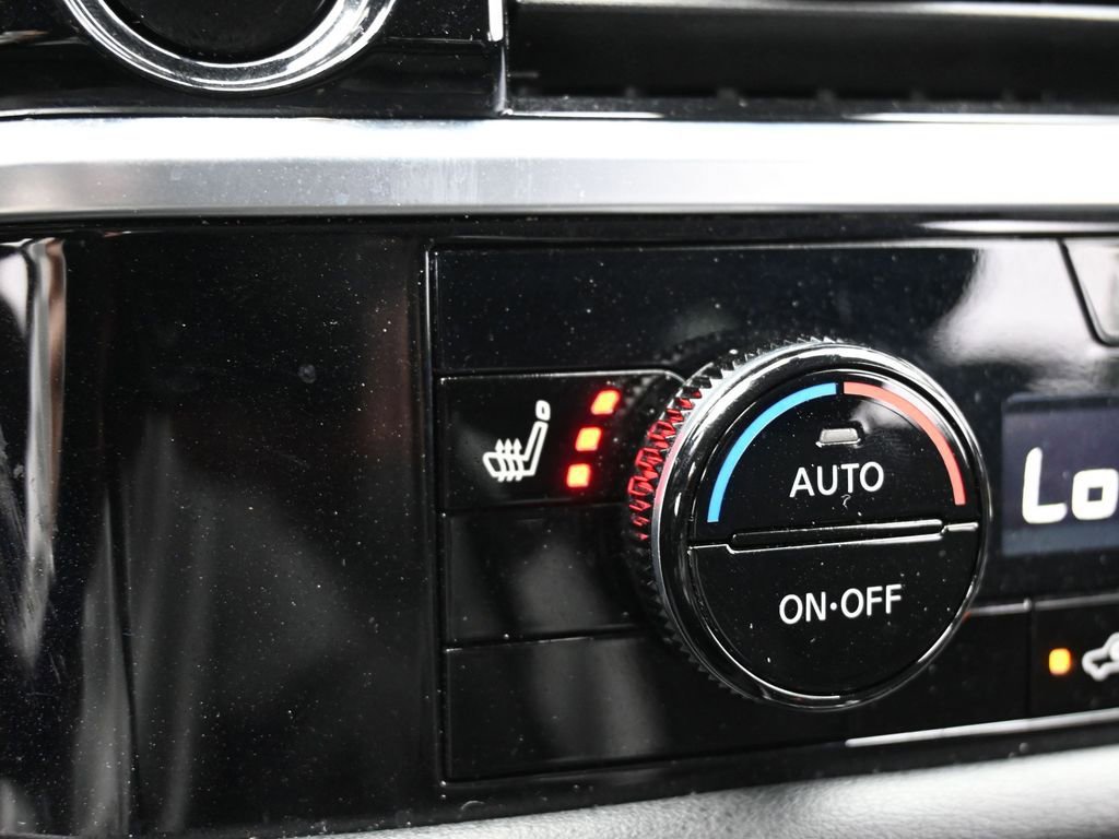 Used 2025 Nissan Pathfinder SV image 21