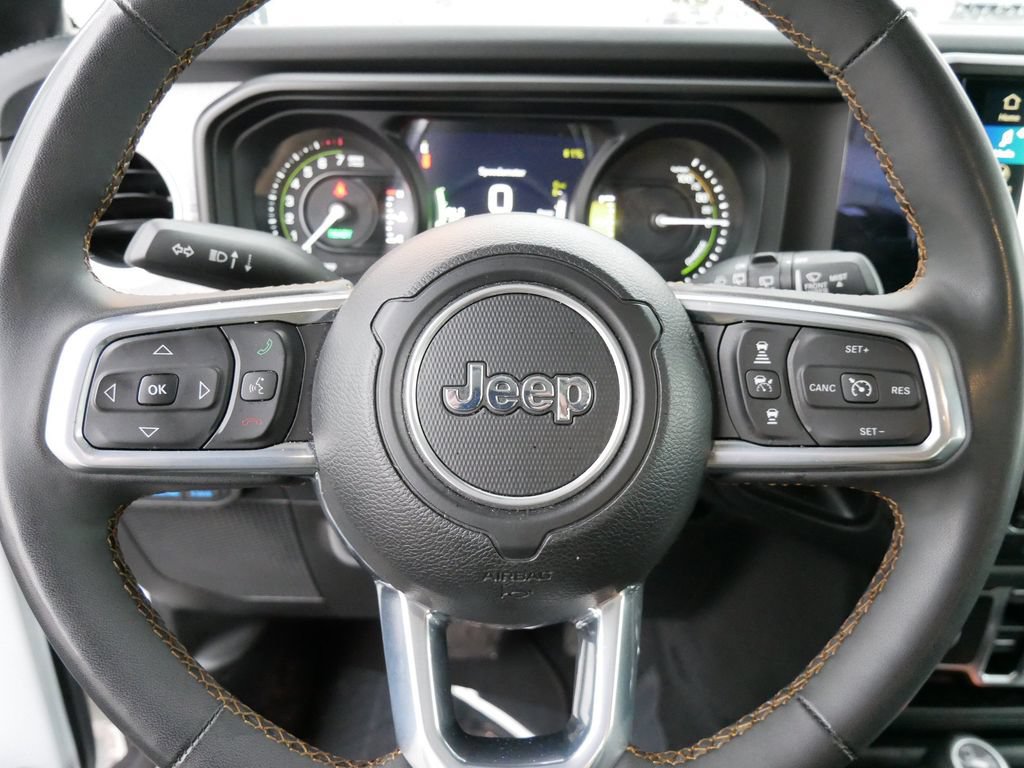Used 2024 Jeep Wrangler Unlimited Sahara AWD/4WD image 16