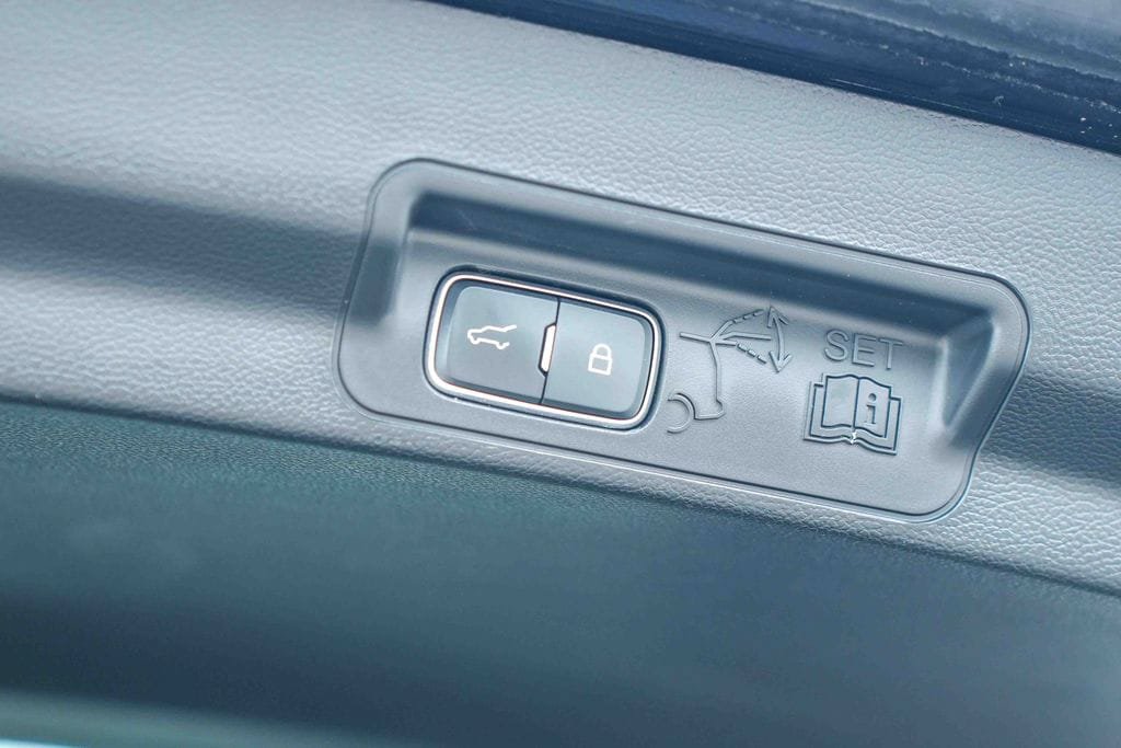Used 2023 Ford Explorer XLT w/ Equipment Group 202A AWD/4WD image 15